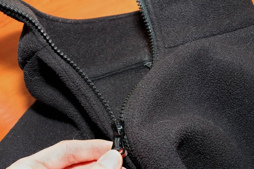 veste polaire zippée personnalisable logo entreprise équipe identité visuelle marque