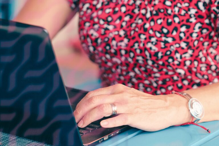 Éthique de la rédaction web : comment concilier persuasion et respect du lecteur ?