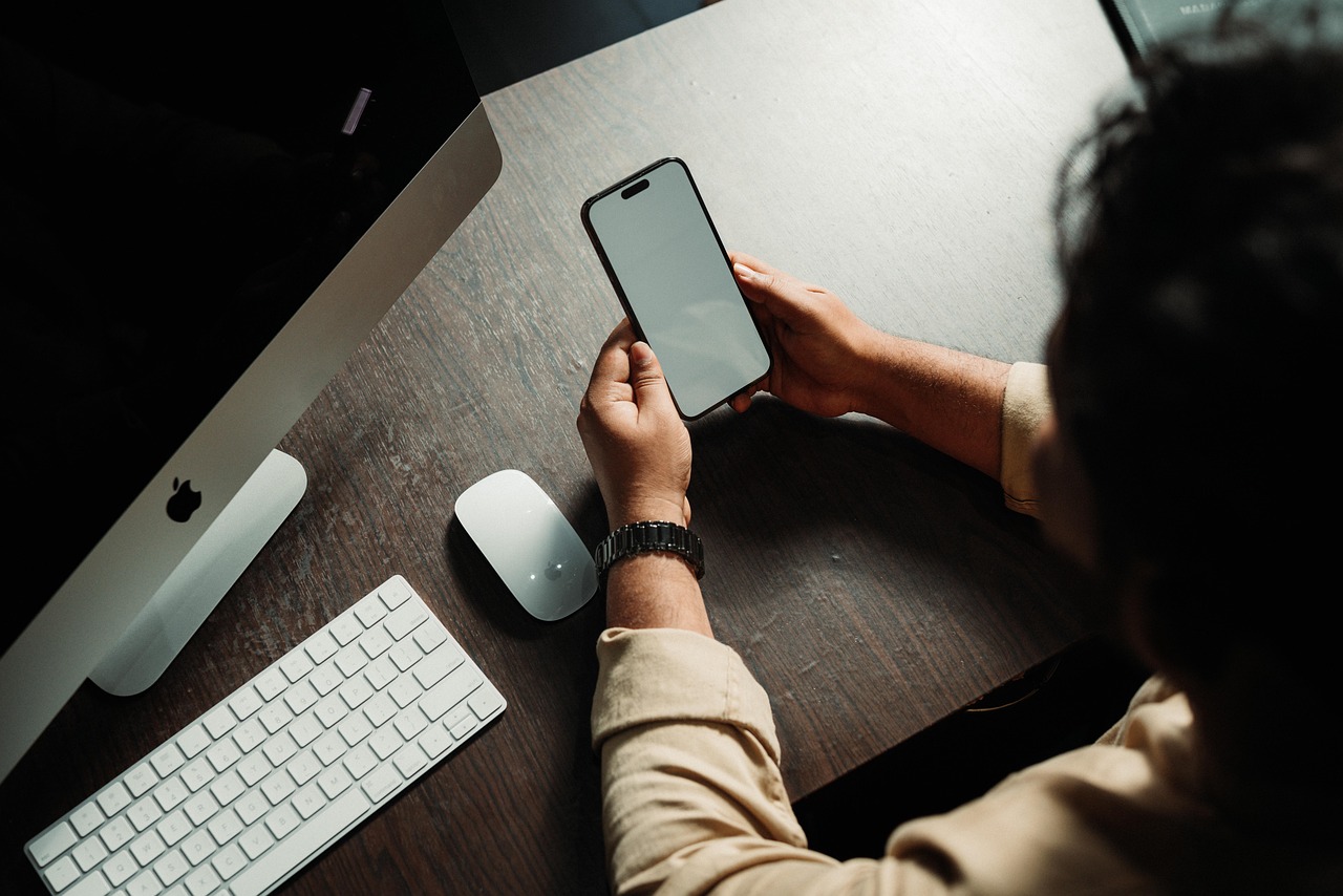 Les enjeux liés à l’utilisation des campagnes SMS et RCS dans la stratégie de communication des entreprises