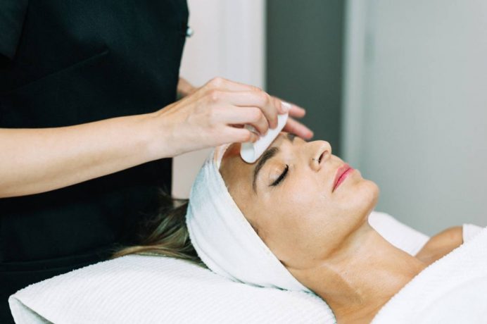 Reconversion professionnelle : le secteur esthétique attire