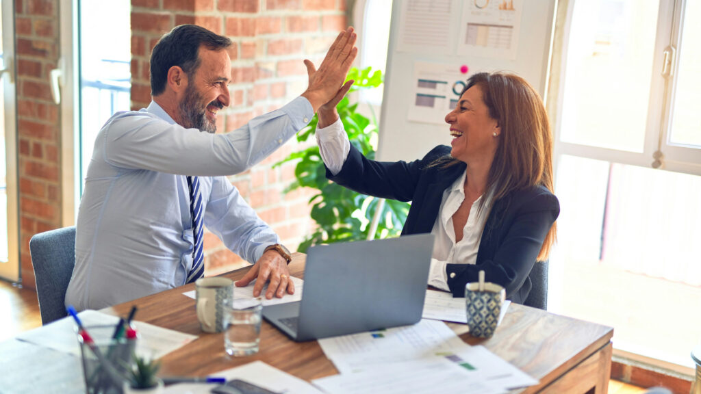 Entreprises : pourquoi vous devriez penser à l'écran extérieur ?