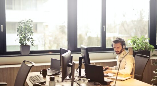 10_qualités_indispensables_pour_réussir_avec_une_entreprise_en_ligne