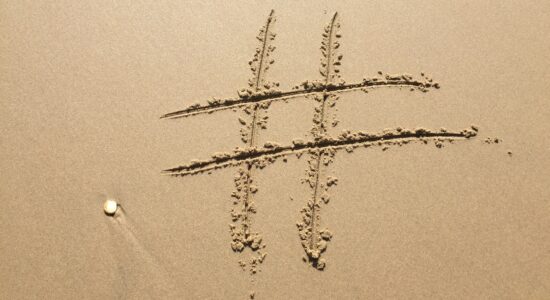 Comment_utiliser_les_hashtags_tendance_de_Twitter_pour_le_marketing_sans_ressembler_à_du_spam